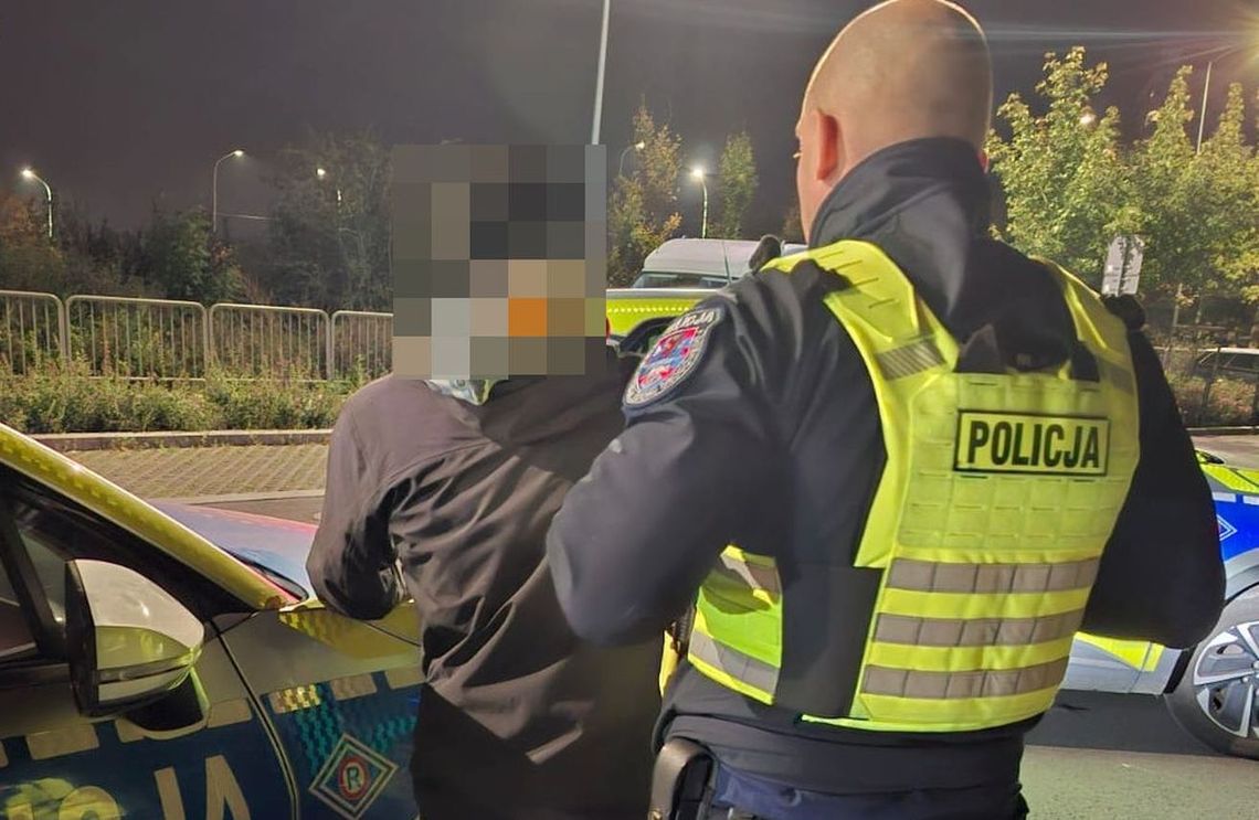 Dynamiczny pościg policji. Motocyklista uciekał przed drogówką, bo nie miał prawa jazdy Dynamiczny pościg policji. Motocyklista uciekał przed drogówką, bo nie miał prawa jazdy