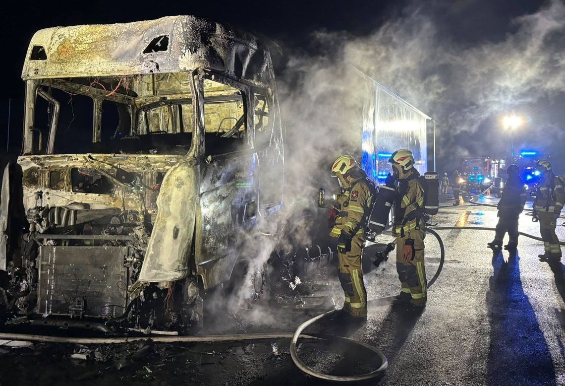 Groźny pożar Scanii. Służby ratunkowe w akcji i próba ustalenie przyczyny pożaru