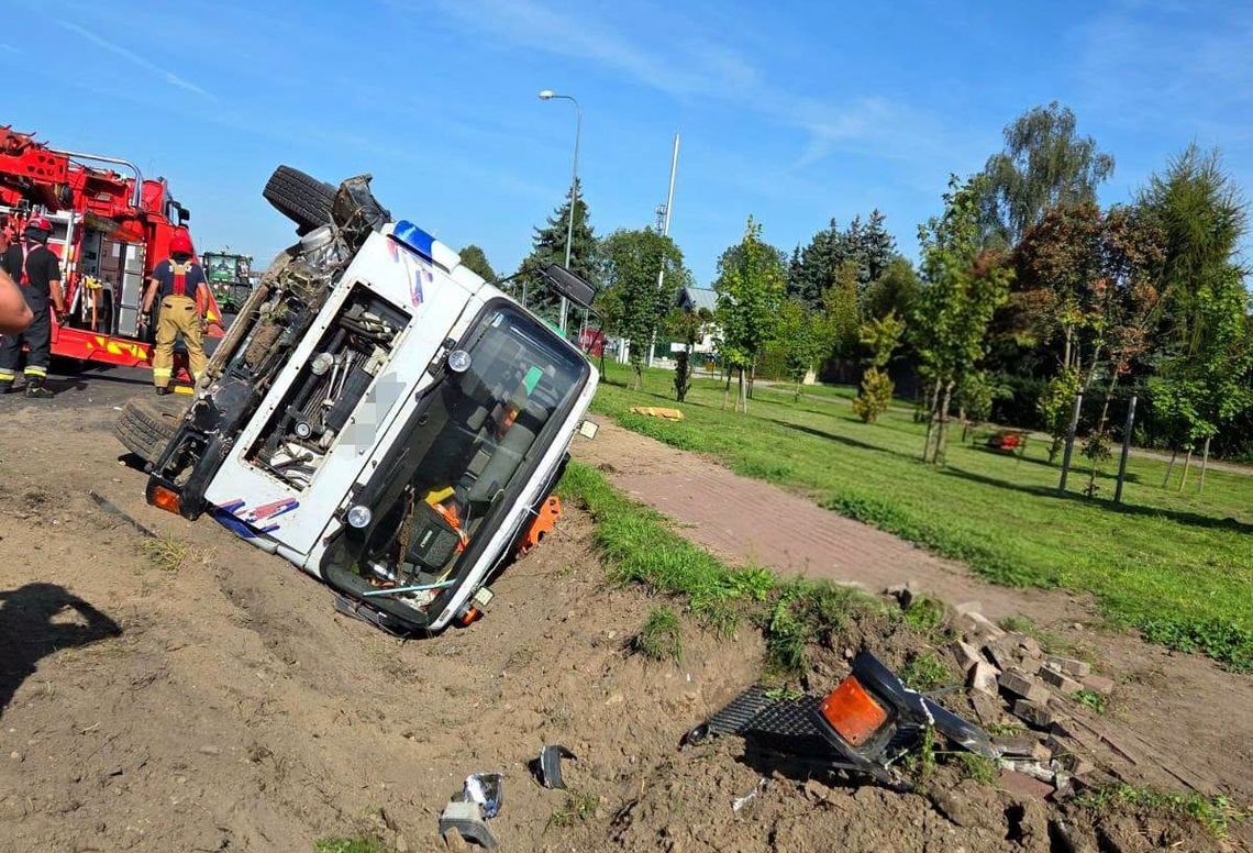 Groźny wypadek ciężarówki. Jedna osoba trafiła do szpitala, na miejscu działała grupa specjalistyczna Groźny wypadek ciężarówki. Jedna osoba trafiła do szpitala, na miejscu działała grupa specjalistyczna