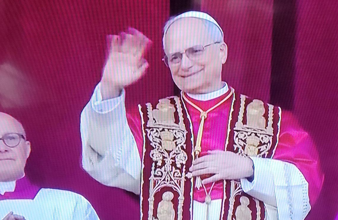 Na balkonie bazyliki Świętego Piotra pojawił się Leon XIV