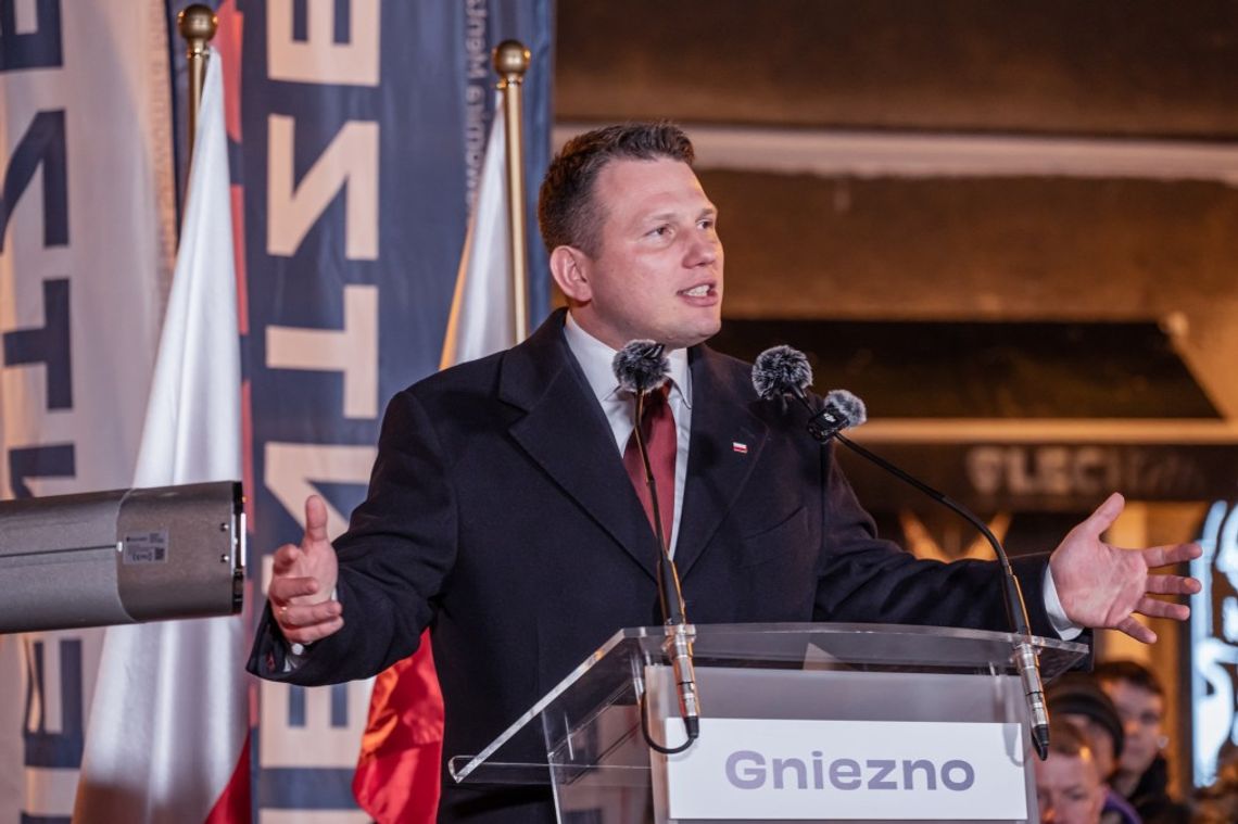 Tyle kandydaci wydali na reklamę internetową. Najmniej zapłacił Mentzen