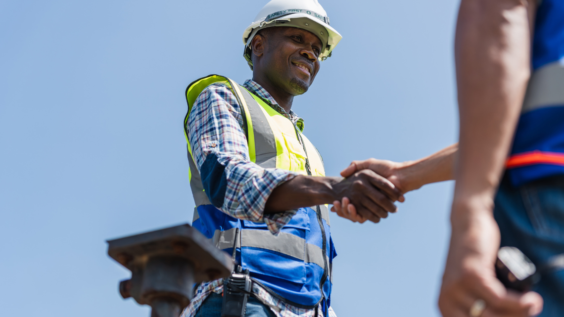 Imigrant w pracy, a nie w więzieniu. Co naprawdę mówią dane z Polski? Imigrant w pracy, a nie w więzieniu. Co naprawdę mówią dane z Polski?