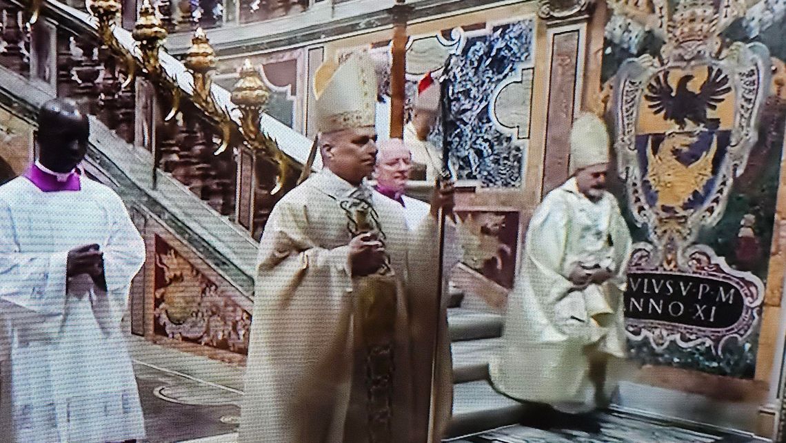 Msza inauguracyjna i początek pontyfikatu papieża Leona XIV. Odstępstwa od protokołu