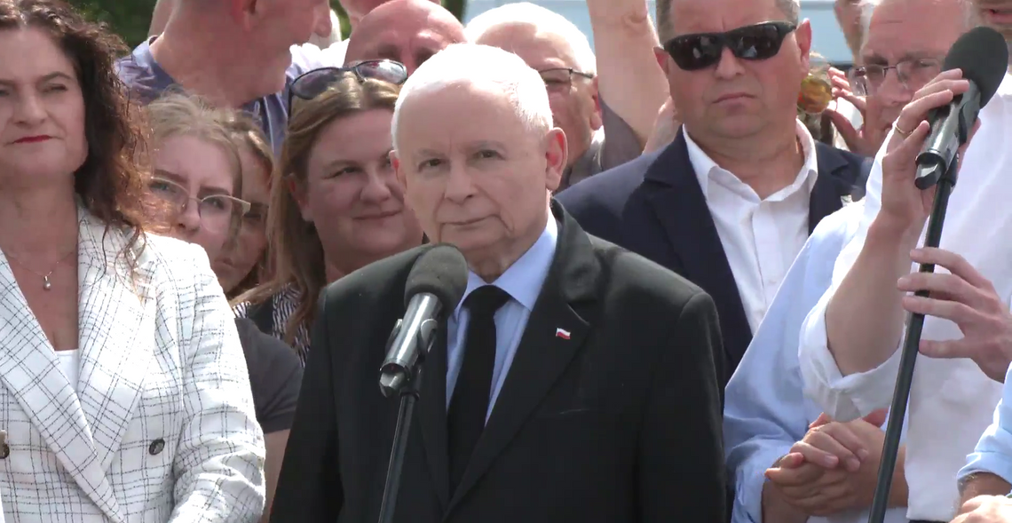 Kaczyński w Rosówku o sytuacji na granicy i spotkaniu z Hołownią