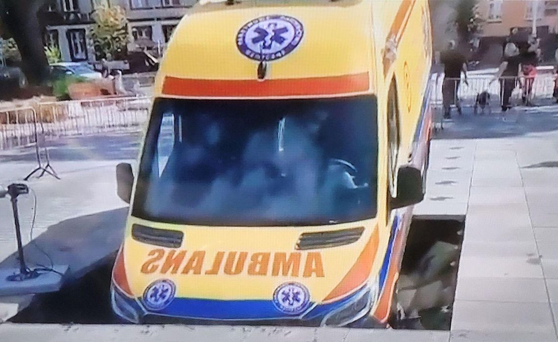 Karetka wylądowała w fontannie. Jak do tego doszło?