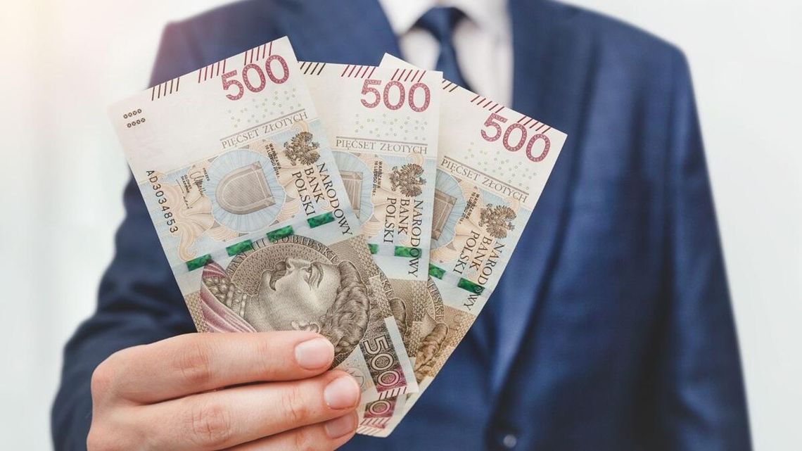 Prezydent Krzystek, jego zastępy i skarbnik zarobią więcej
