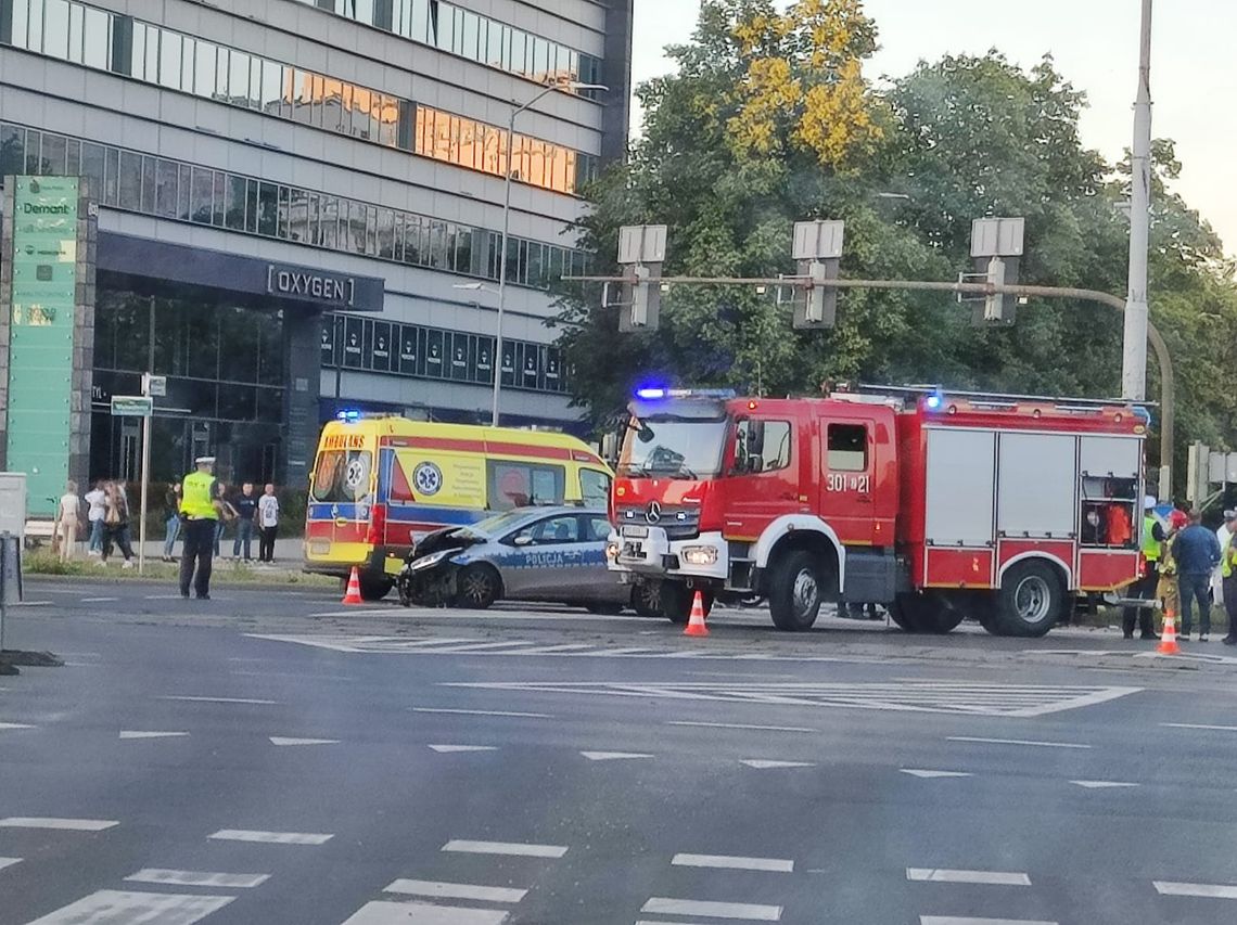 Kolizja z policyjnym radiowozem w centrum Szczecina