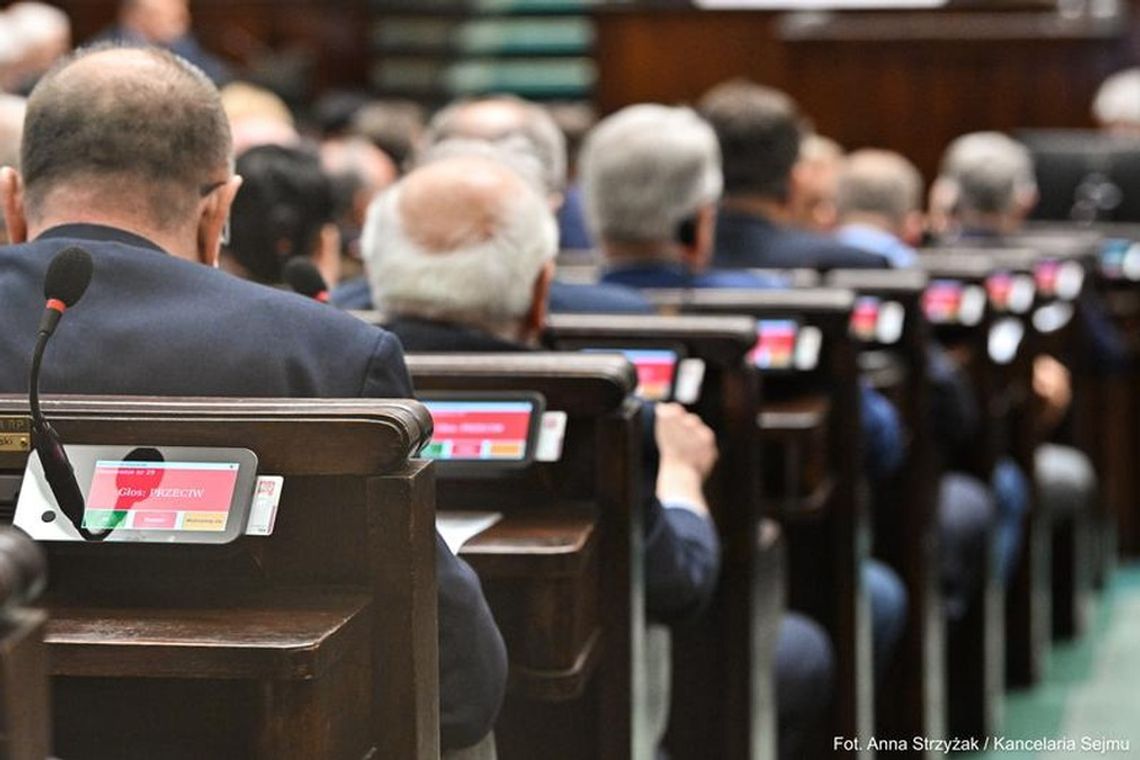 Koniec z niewyraźnym pisaniem oświadczeń. CBA samo sprawdzi bez czekania na kolejne oświadczenie