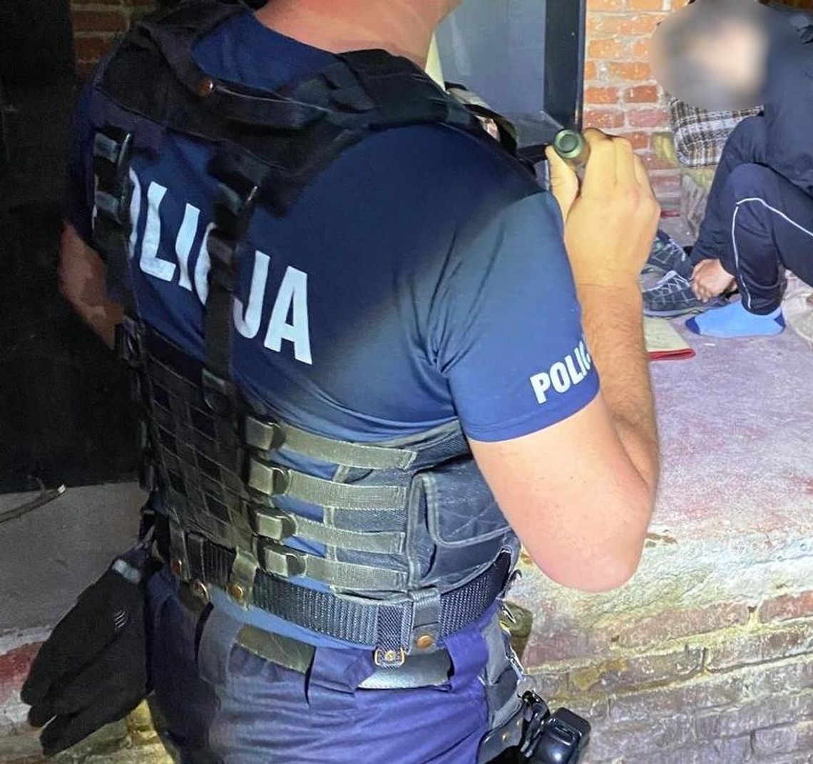 Kradł, bo jak mówił "było otwarte". Co wynosił z piwnicy?
