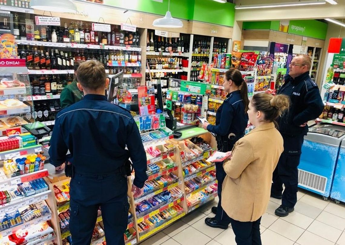 Kradzież alkoholu przez nastolatkę. Ekspedientka z zarzutem