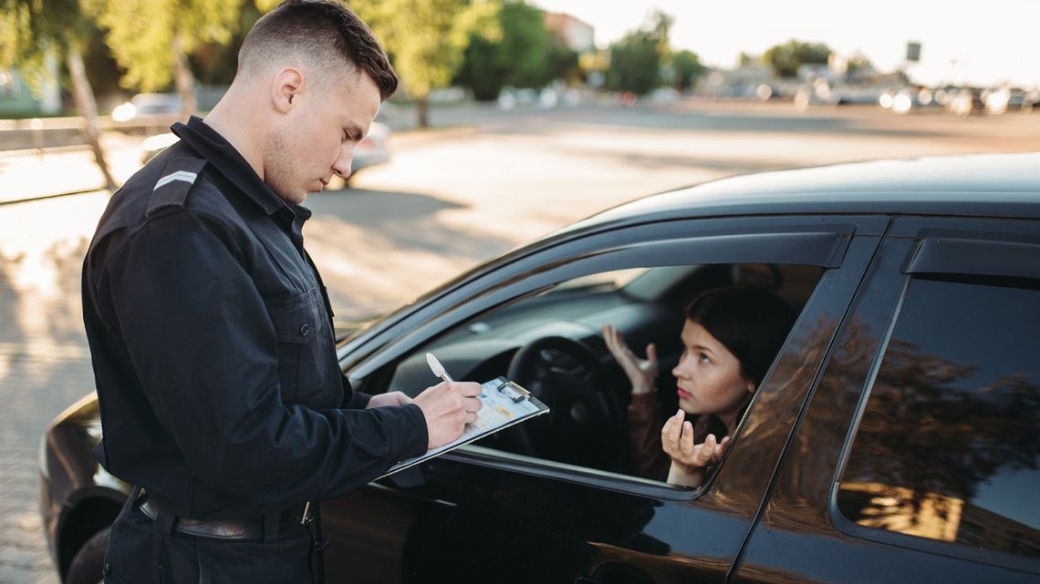 Czy warto nie przyjąć mandatu od policjanta?