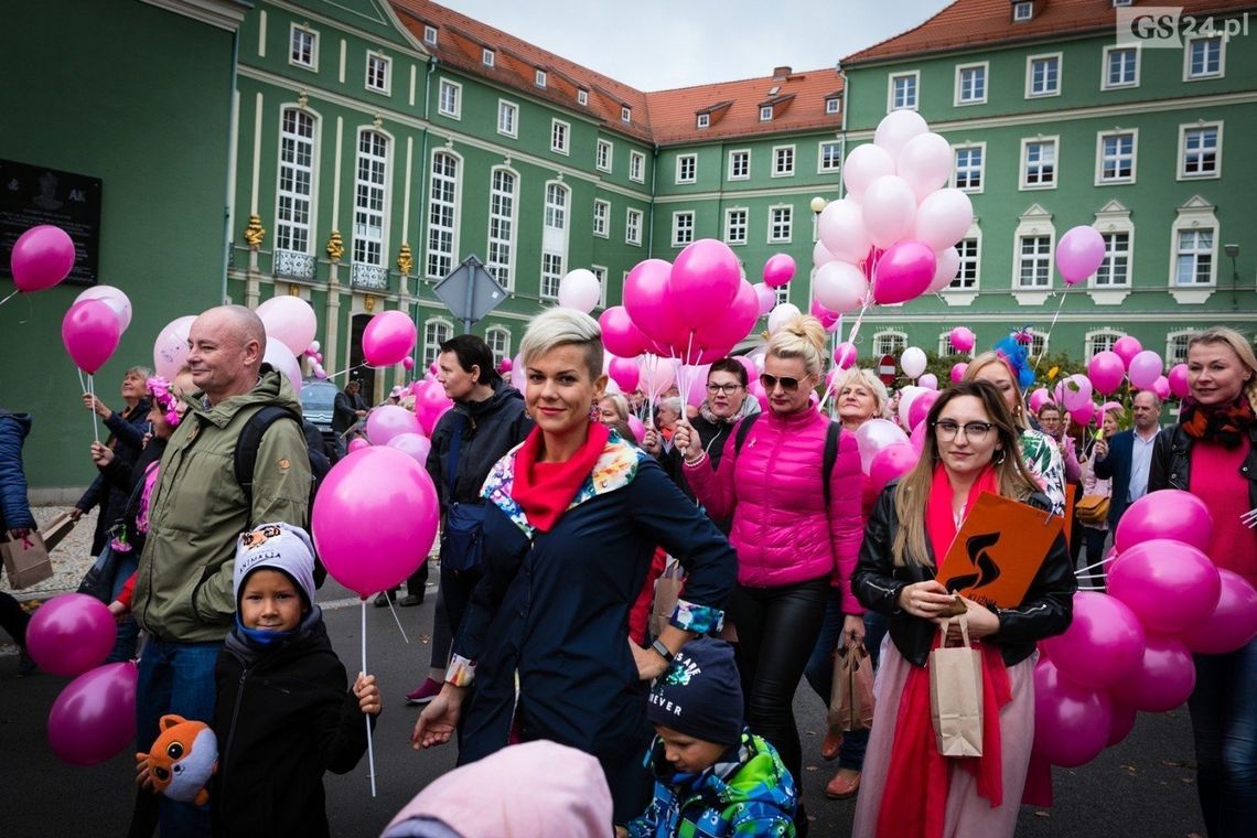 Marsz Różowej Wstążki wspiera kobiety chorujące na raka piersi