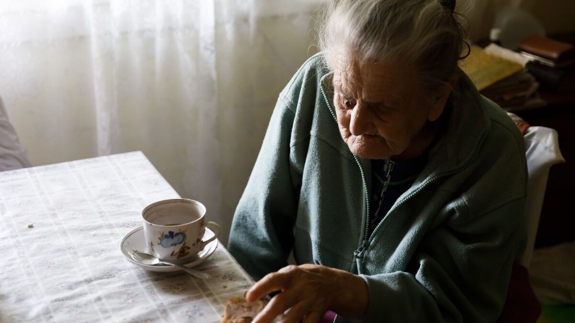 Rekord umów dożywocia w Polsce: Dlaczego seniorzy masowo oddają mieszkania za opiekę