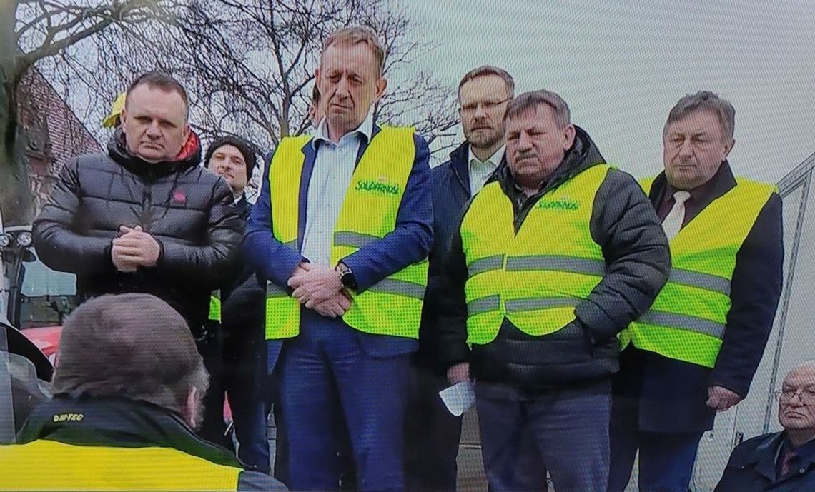 Minister przebrał się za protestującego i zapowiedział kontrole