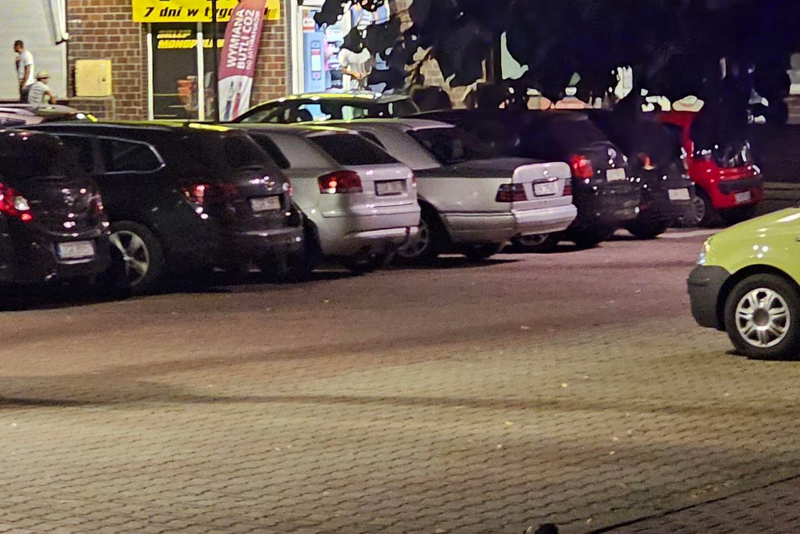 Zabił nożem przed monopolowym i zapadł się pod ziemię. Obława policji