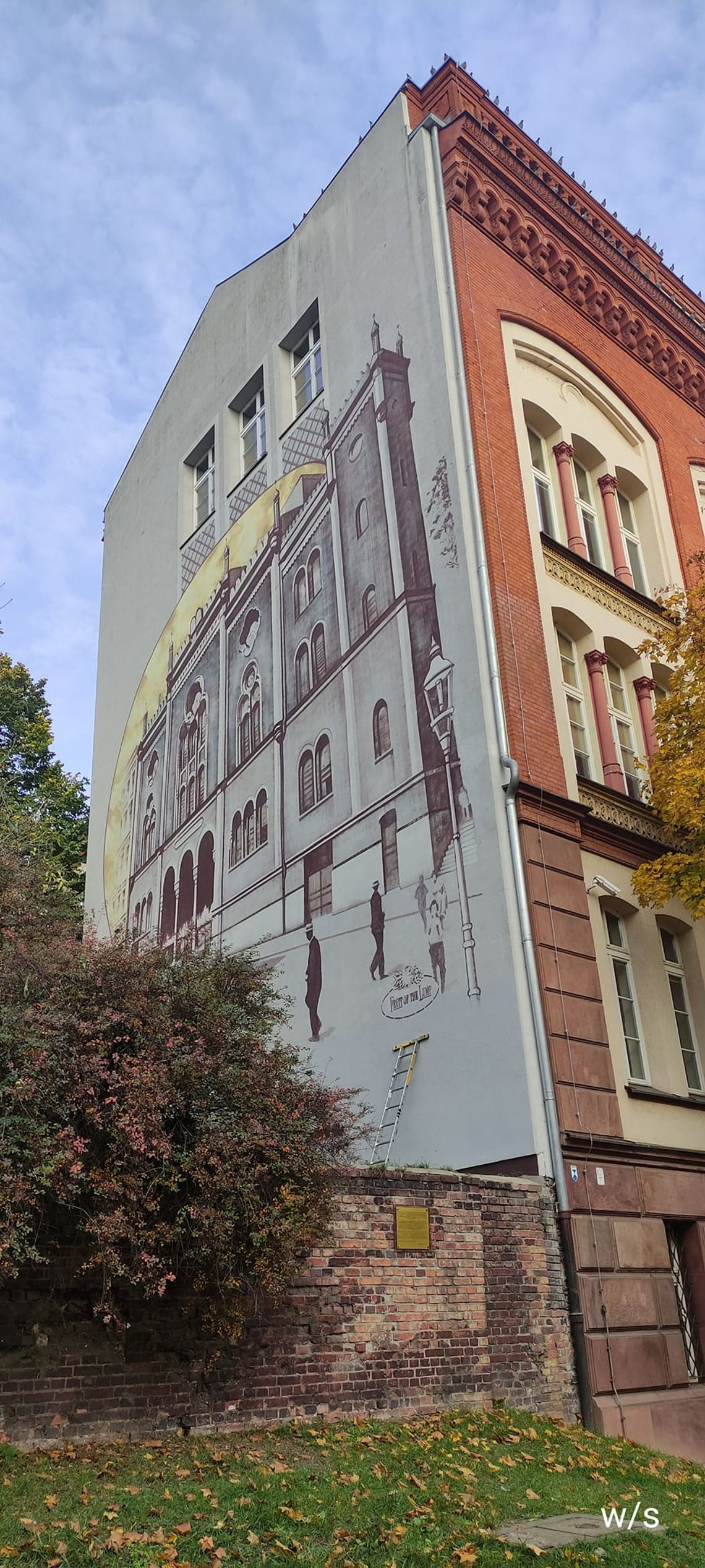 Mural zniszczonej przez hitlerowców Synagogi powstał na ścianie Książnicy