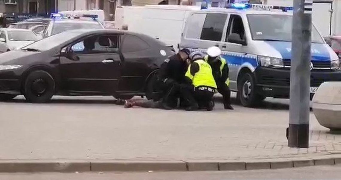 Nastolatkowie uciekali przed policją. Tłumaczyli się z zawartości bagażnika