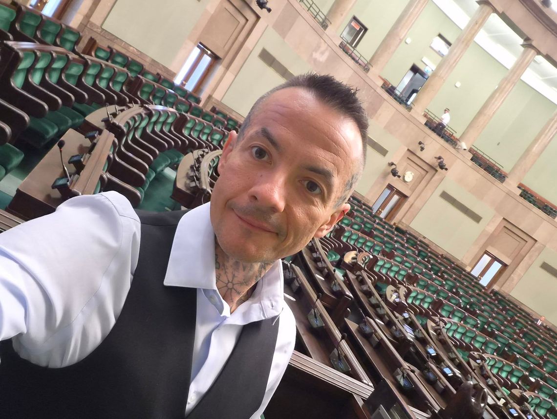 Brak Rzecznika Praw Nauczyciela w Polsce. Marcin Józefaciuk podaje swój prywatny numer telefonu