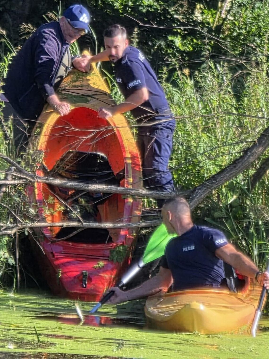 Niebezpieczna pułapka pod wodą o mały włos od tragedii. Niezwykły przebieg akcji na rzece Niebezpieczna pułapka pod wodą o mały włos od tragedii. Niezwykły przebieg akcji na rzece