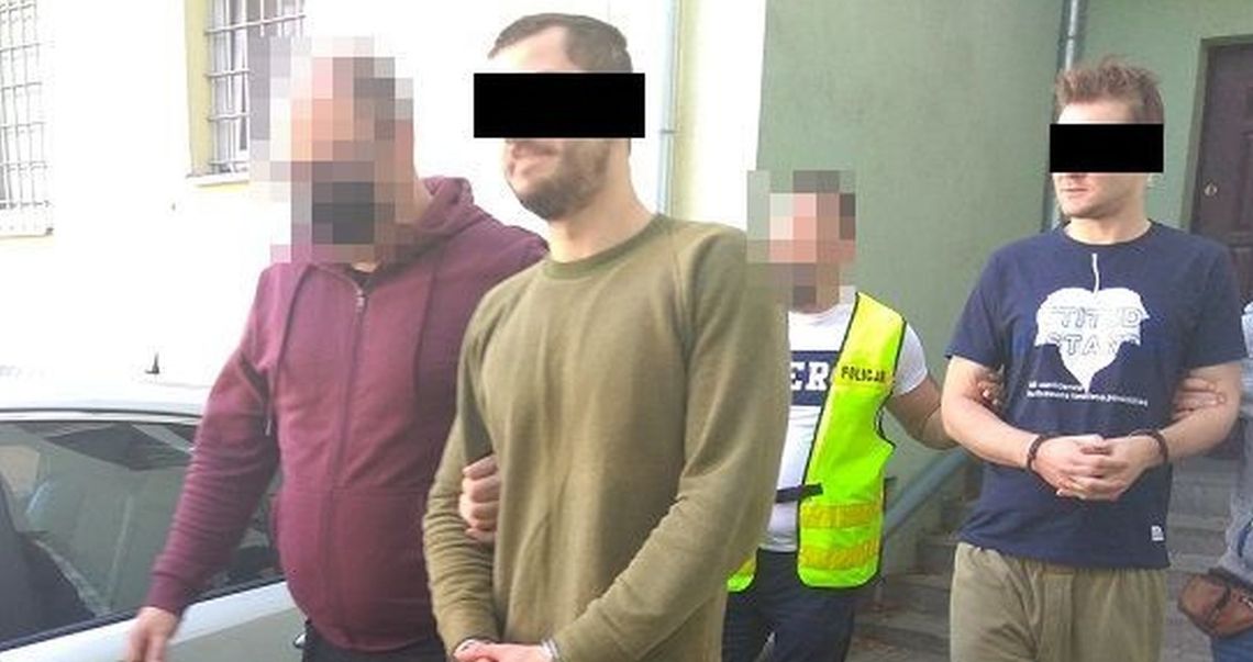 Chcieli wkręcić wróżbitkę i przebrali się za policjantów. Taki prank