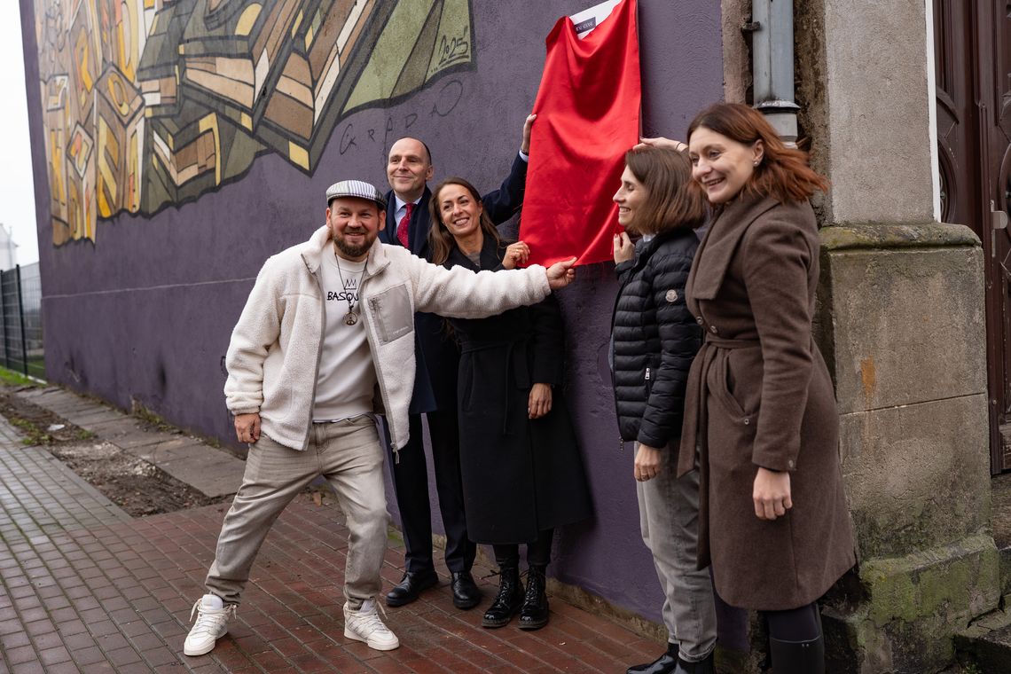 Równe szanse w obrazach. Odkrywamy ukryte symbole nowego muralu na Kaszubskiej Równe szanse w obrazach. Odkrywamy ukryte symbole nowego muralu na Kaszubskiej