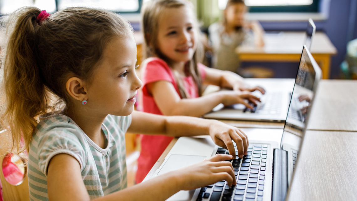 Płyną pieniądze na cyfryzację. Szkoły będą już inne Płyną pieniądze na cyfryzację. Szkoły będą już inne