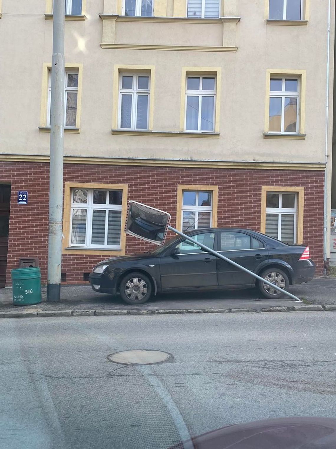 Orkan Nadia nadal szaleje w Szczecinie. Tak wygląda sytuacja w mieście