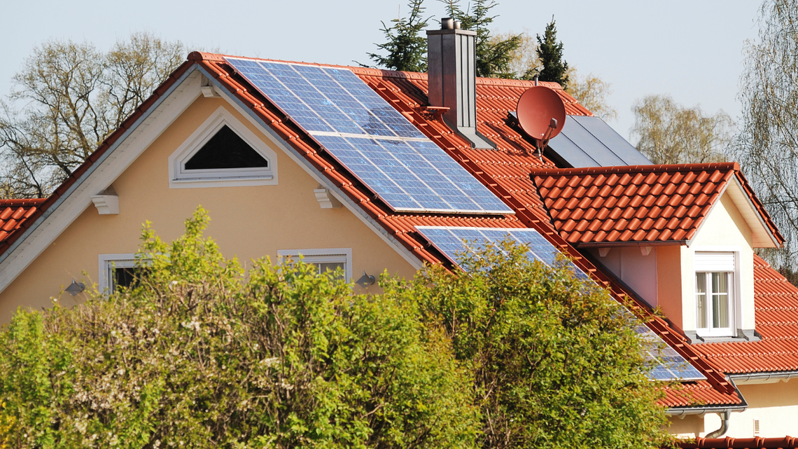 Oszuści dzwonią do drzwi. Uważaj, kogo wpuszczasz na swoją posesję Oszuści dzwonią do drzwi. Uważaj, kogo wpuszczasz na swoją posesję