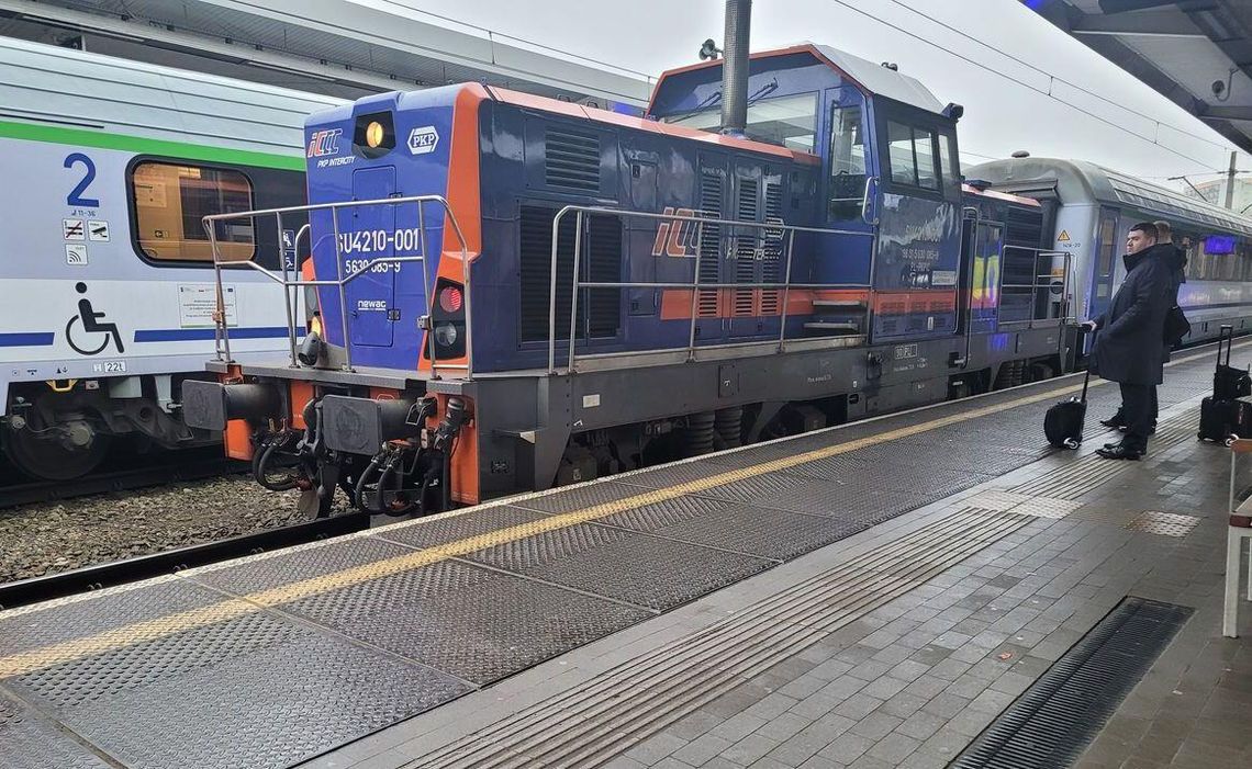 Paraliż na torach w regionie: Lód wciąż blokuje pociągi do Szczecina [RAPORT]