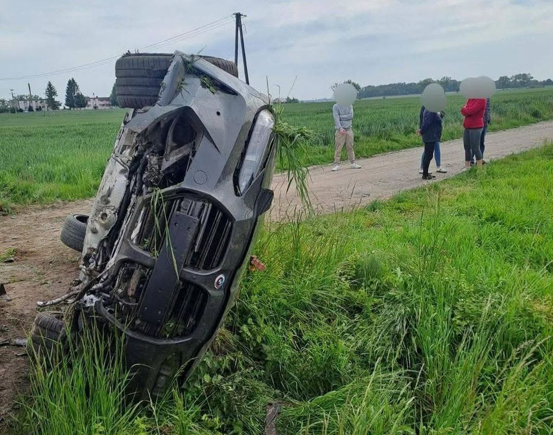 Po czołowym zderzeniu bmw i skody