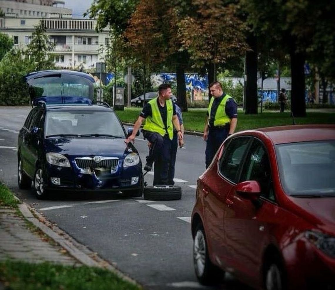 Policjanci mieli stłuczkę? Nie, to była raczej nietypowa interwencja