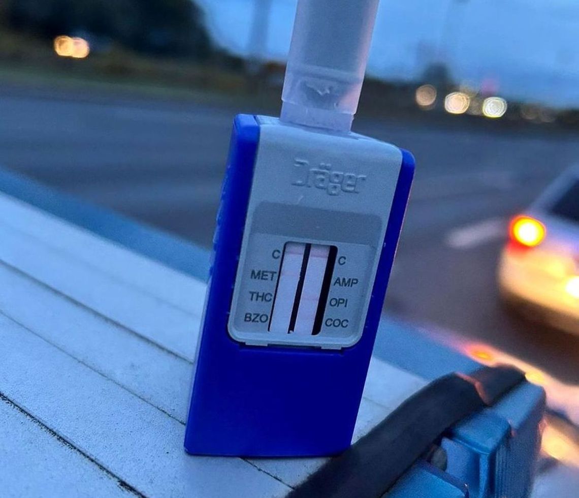 Policyjny radiowóz uszkodził pijany i naćpany kierowca SUV Policyjny radiowóz uszkodził pijany i naćpany kierowca SUV