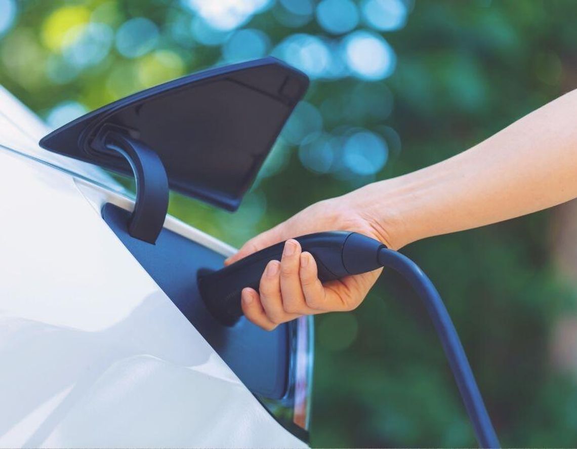 Infrastruktura EV przyspiesza. Polskie drogi zyskają nowoczesne i szybkie ładowarki dla elektryków Infrastruktura EV przyspiesza. Polskie drogi zyskają nowoczesne i szybkie ładowarki dla elektryków