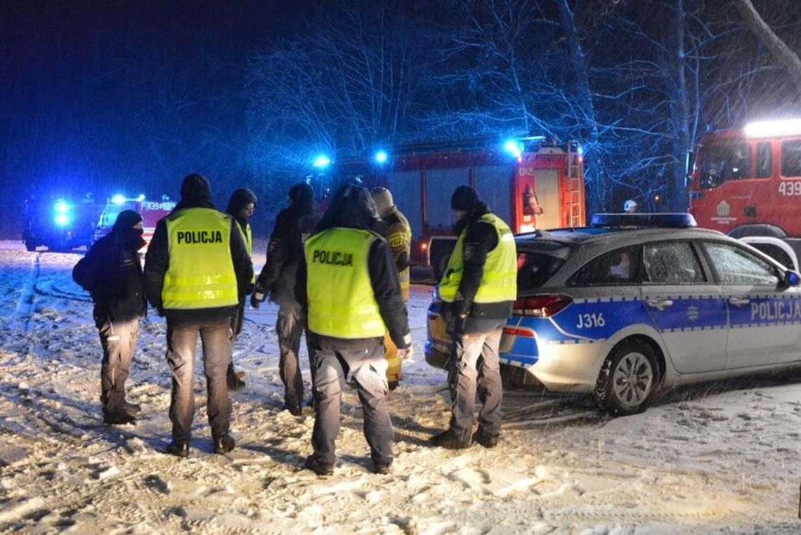 Kobieta zamarzła w zaspie. Policja nie zdążyła przyjechać przez kilka godzin