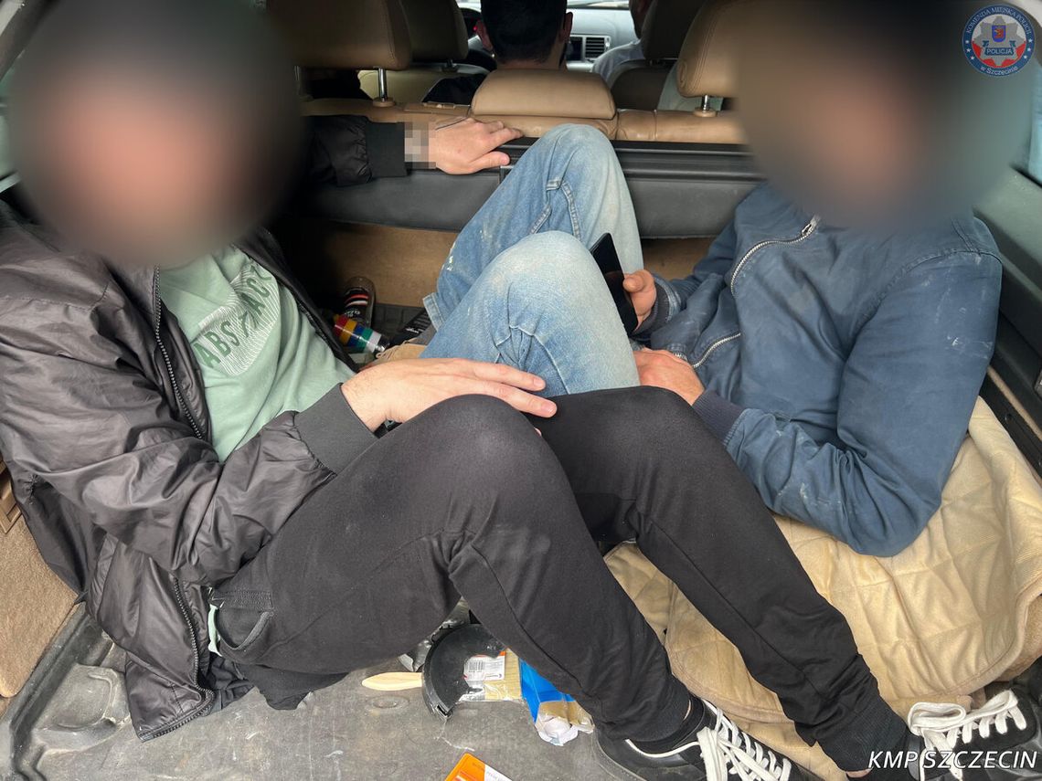 Promile i pasażerowie w bagażniku. Policja ostrzega przed skutkami bezmyślności na drodze Promile i pasażerowie w bagażniku. Policja ostrzega przed skutkami bezmyślności na drodze