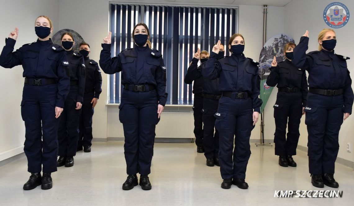 Przyjęto kilkudziesięciu nowych policjantów