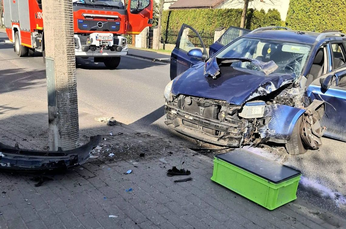 Rozbita Kia Cee’d  – groźne zdarzenie drogowe i akcja służb