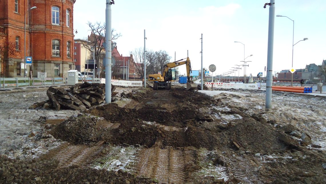 Rozebrane torowisko, rozkopane ulice i chodniki – trwa rewolucja torowa na Kolumba.