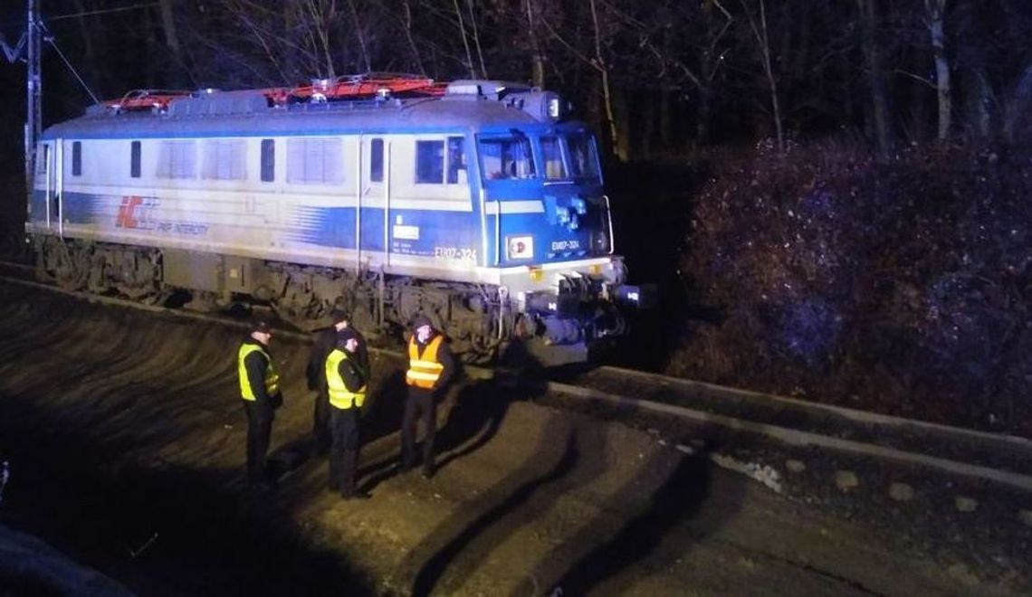 Samobójstwo chciała popełnić 12-latka. Policjanci znaleźli ją przy torach