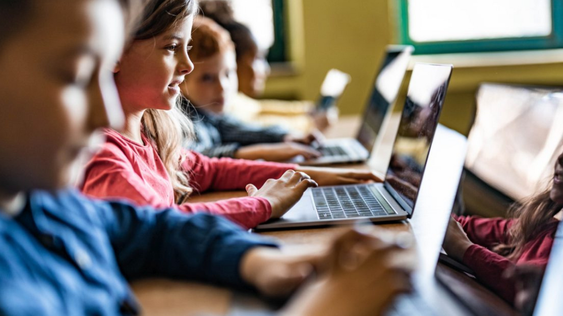 Minister z PiS  zaniechał. Nie ma pieniędzy na laptopy dla czwartoklasistów