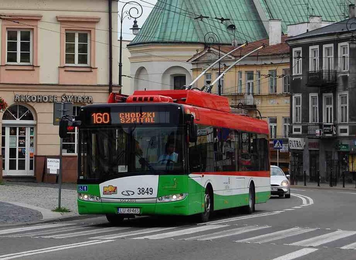 Załatwił się w swoim aucie. To kierowca komunikacji miejskiej