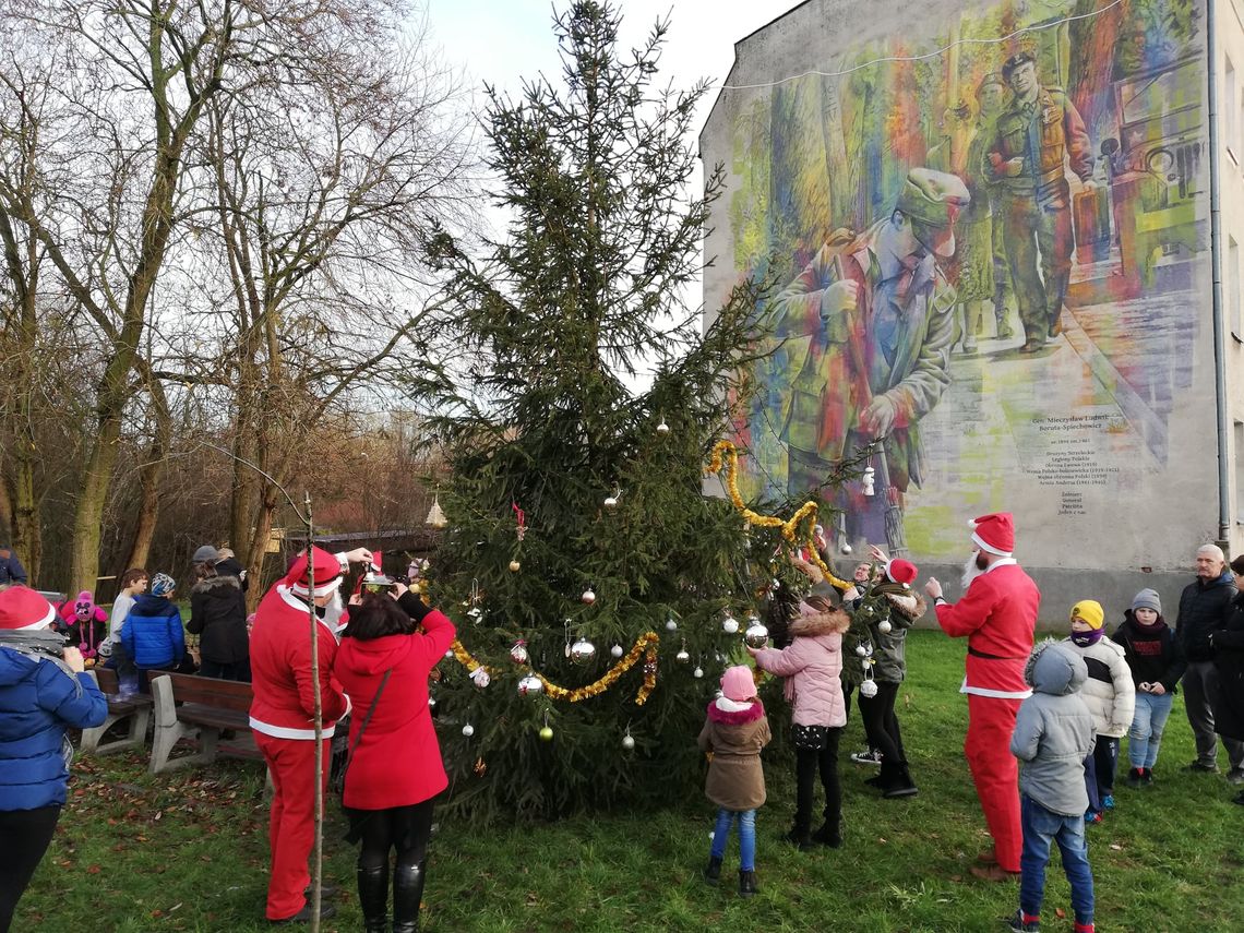 Skolwin będzie miał swoją choinkę. Znów stanie przy słynnym muralu