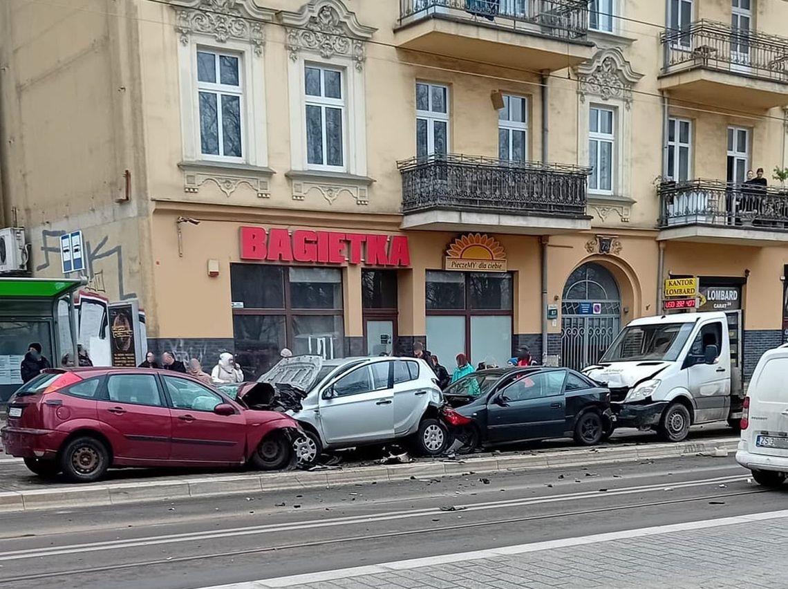 Wjechał w grupę pieszych i uciekł. Kilkunastu rannych w Szczecinie [ZDJĘCIA]