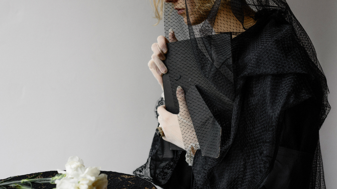 Ten koszmar spadnie wreszcie z głowy zrozpaczonej kobiety Ten koszmar spadnie wreszcie z głowy zrozpaczonej kobiety