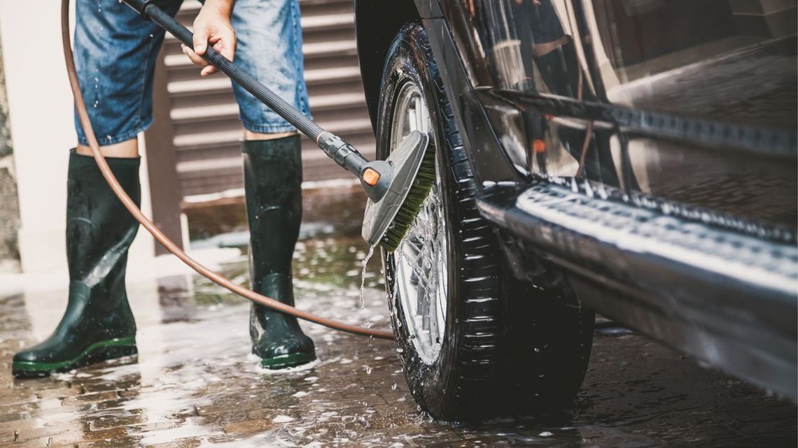 Za mycie samochodu kara pieniężna. Mandaty dzięki sygnalistom