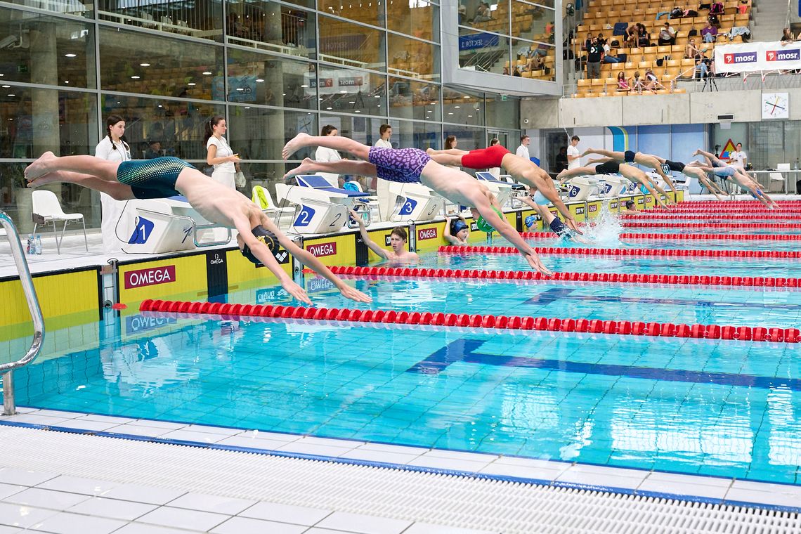 Trenerzy i zawodnicy klubów, którzy przyjechali na Otylia Swim Cup