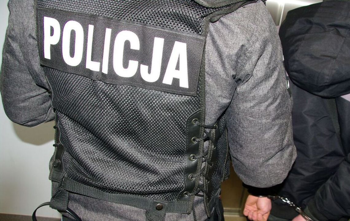Uciekał przed policją i przebrał się w krzakach. Jak 33-latek z pięcioma zakazami wpadł Uciekał przed policją i przebrał się w krzakach. Jak 33-latek z pięcioma zakazami wpadł