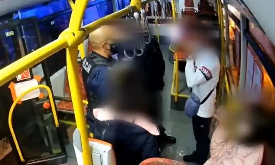 Uczciwy znalazca w autobusie. Policja szuka właściciela gotówki Uczciwy znalazca w autobusie. Policja szuka właściciela gotówki