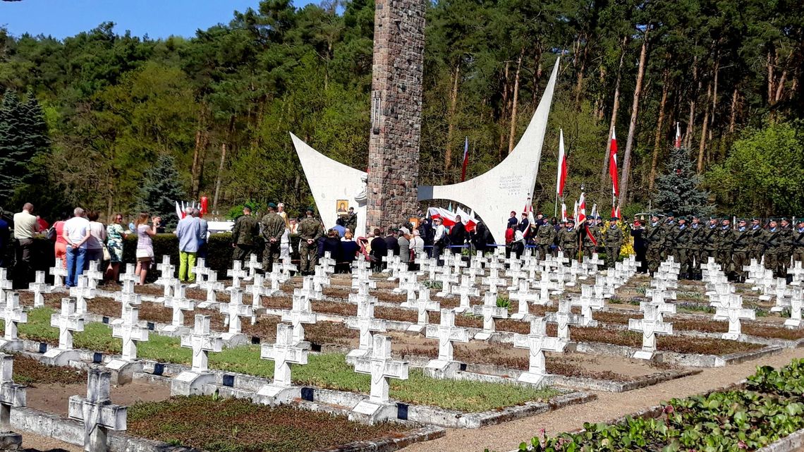 W Siekierkach dziś 77 rocznica forsowania Odry -  hołd bohaterom walk z hitlerowskimi Niemcami.