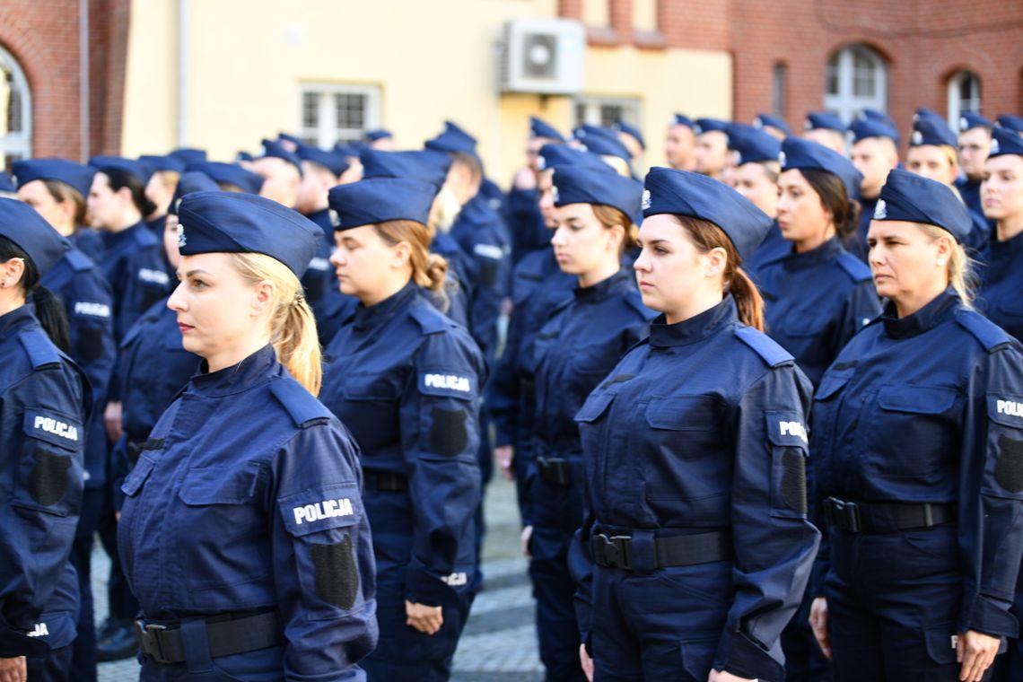 W trakcie ceremonii ślubowania...